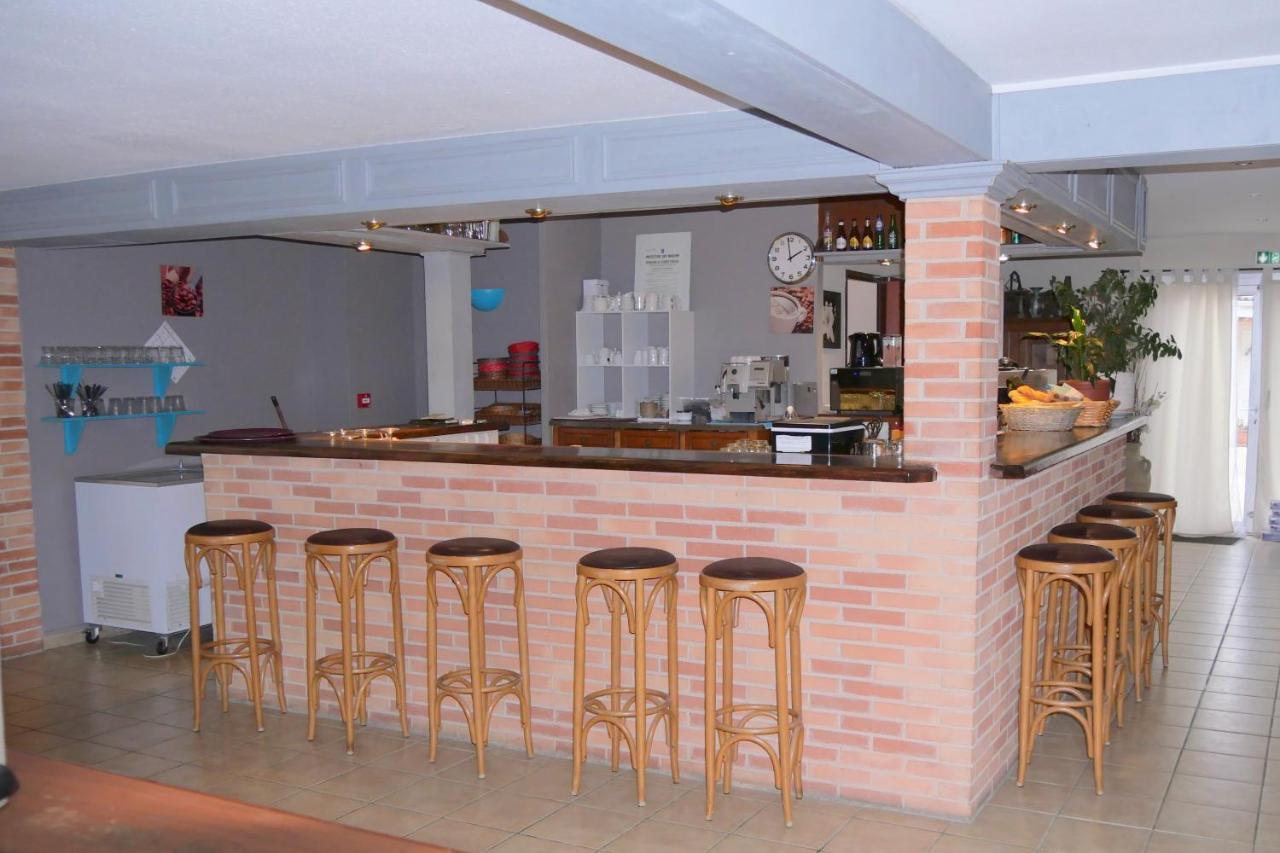 Hotel Restaurant Du Lac Graulhet Esterno foto